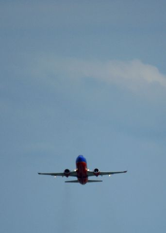 BOEING 737-300 (N396SW) - WN704 departs 30L for DAL-Dallas Love Field.