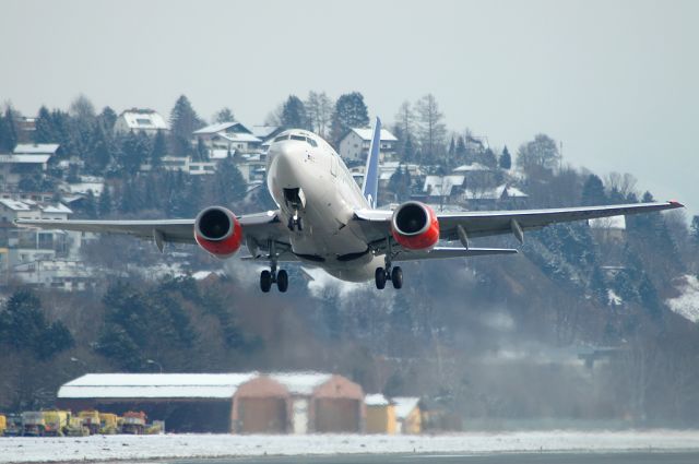 BOEING 737-600 (LN-RRX)