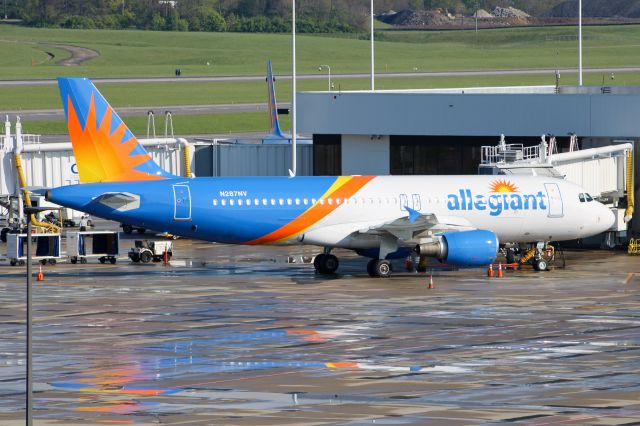 Airbus A320 (N287NV) - Allegiant A320 sitting at its gate on a wet Wednesday afternoon.