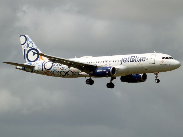 Airbus A320 (N569JB)