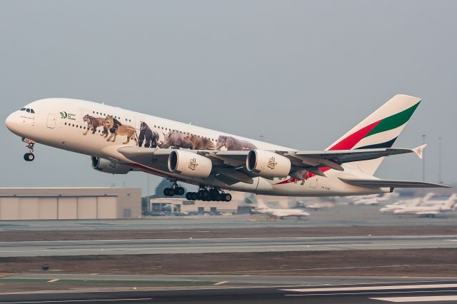 Airbus A380-800 (A6-EOW)