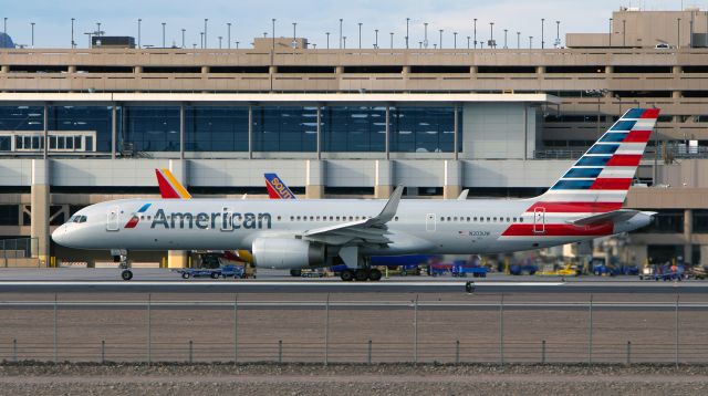 Boeing 757-200 (N203UW)