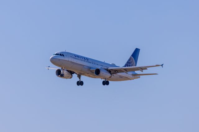 N469UA — - N469UA Airbus A320br /2024MAY17 DEN to SMFbr /Flight UAL1208
