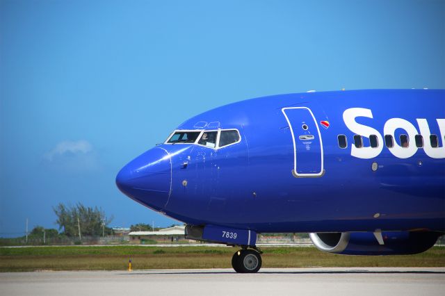 Boeing 737-700 (N7839A)