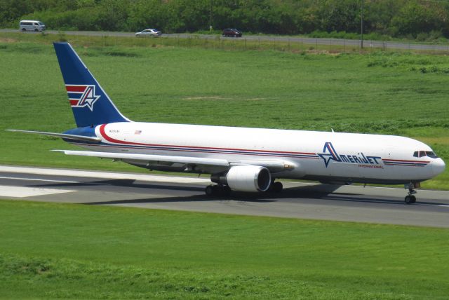BOEING 767-300 (N319CM)