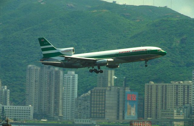 Lockheed L-1011 TriStar (VR-HDA) - Short Final to Kai Tak Intl Airport Rwy31 on 1987/08/07