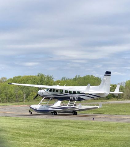 Cessna Caravan (N41TE) - Cessna Grand Caravan CE 208 Amphibian ready to depart HPN heading north VFR to Vermont. 