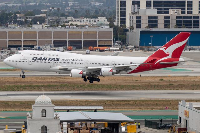 Boeing 747-400 (VH-OEJ) - VH-OEJ making a pitstop in LA before heading to the desert in a few days