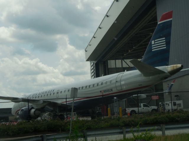 Embraer ERJ-190 (N949UW)