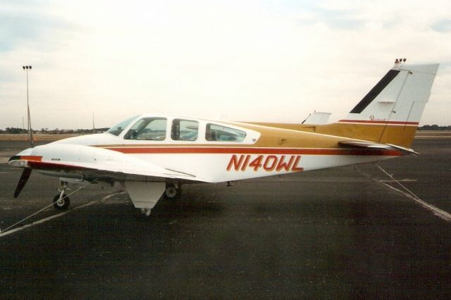 Beechcraft 55 Baron (N140WL) - Seen here in Jan-92.