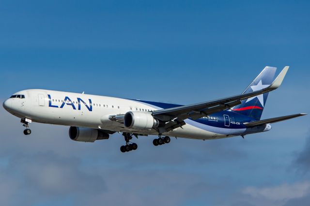 BOEING 767-300 (CC-CXI) - LATAM Chile (operated by LAN Airlines) - Boeing 767-316(ER)br /Registration: CC-CXIbr /br /Santiago (SCL) / São Paulo (GRU)br /br /Foto tirada em: 28/05/2016br /Fotografia: Marcelo Luiz