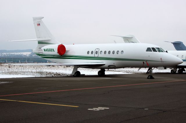 Dassault Falcon 2000 (N455DX) - Parked on Stand 904 on 19-Jan-17 having arrived from KTEB via CYQX five days earlier.