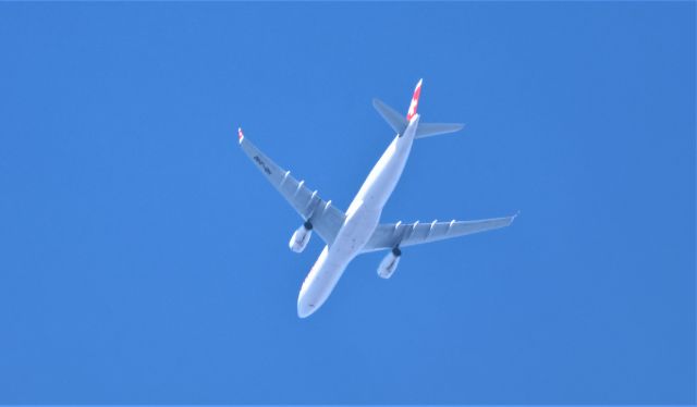 Airbus A330-300 (HB-JHM) - HB-JHM Airbus A-330-343 Swiss Air International de P.E.T. Montréal YYL vers Zurich ZRH. Altitude 5670 Mètres Vitesse 814 km/H Survolant la ville de Lavaltrie QC. le 20-04-2023 à 17:13