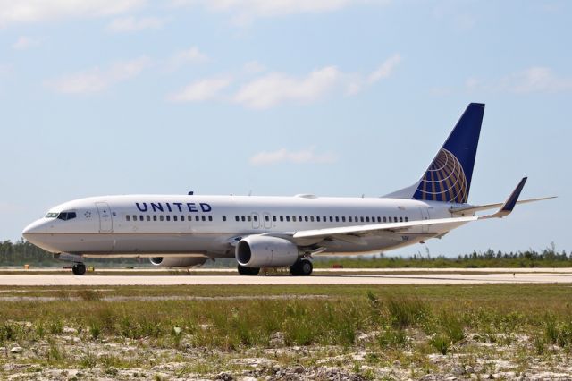 Boeing 737-800 (N76508)