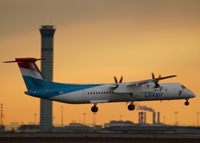 de Havilland Dash 8-400 (LX-LGN)