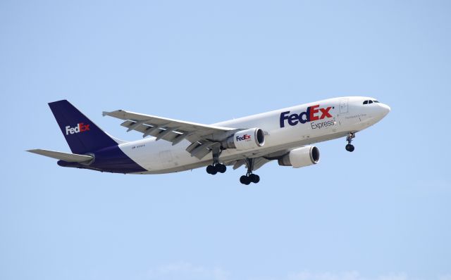 Airbus A300F4-600 (N719FD) - Fedex 3640 from Seattle.  Beautiful spring day in Indianapolis.  One of the last A300 still flying, serial number 388. Delivered in 1986 to Korean Airlines. 