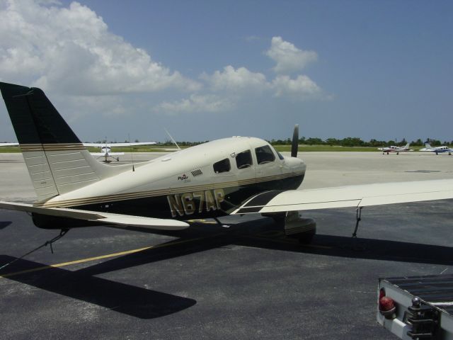 Piper Cherokee (N67AP) - Piper Archer III  Garmin 430s   AirConditioned Flying Comfort