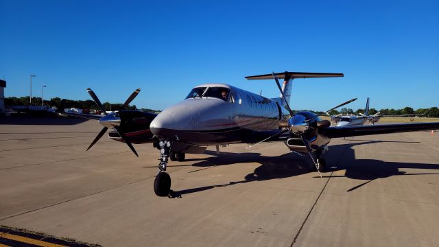 Beechcraft Super King Air 350 (N708DC) - With Keith at the helm, ready to depart