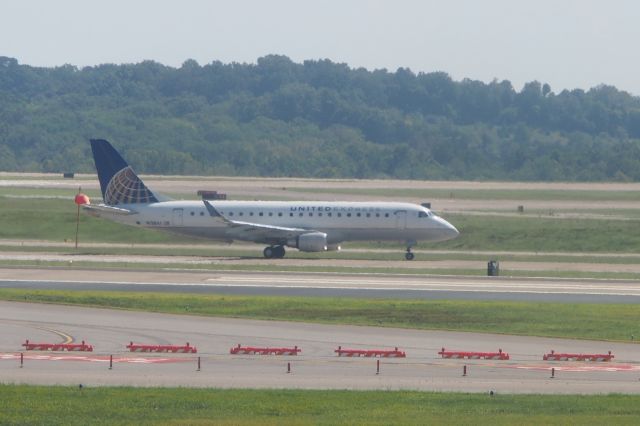 Embraer 170/175 (N128SY)