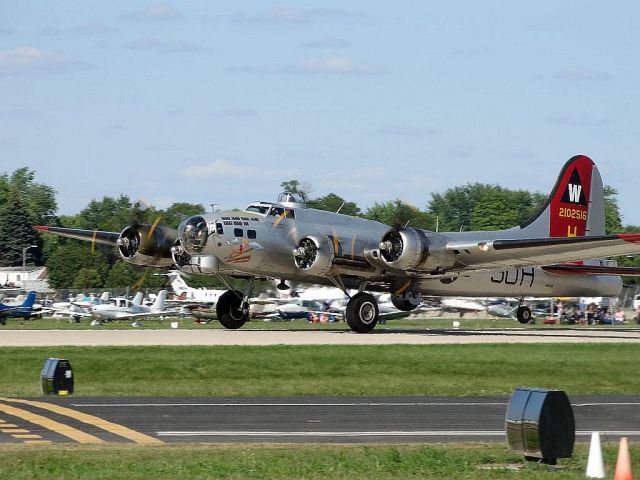 Boeing B-17 Flying Fortress (N5017N)