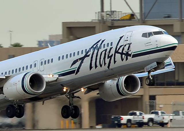 Boeing 737-800 (N538AS)