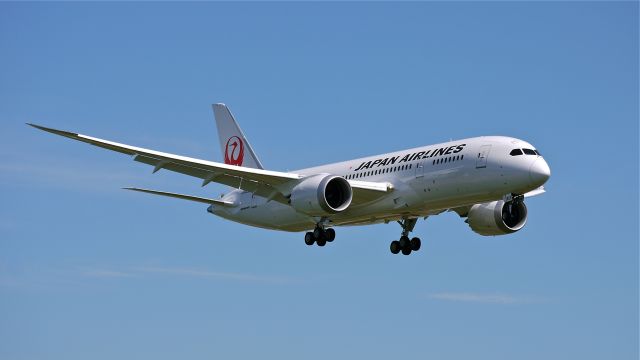 Boeing 787-8 (JA823J) - BOE176 on final to Rwy 16R to complete its maiden flight on 8.7.13. (LN:21 cn 34833).