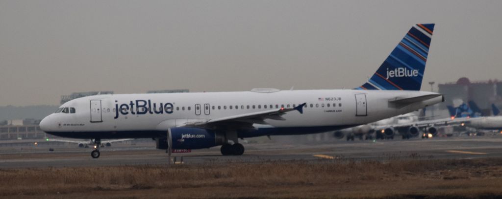 Airbus A320 (N623JB)