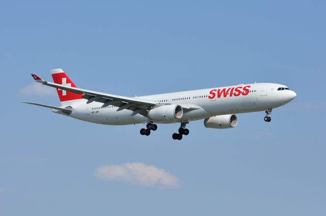 Airbus A330-300 (HB-JHK)