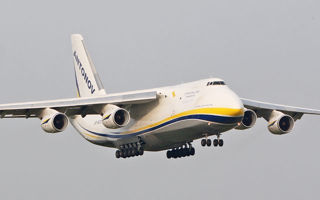 Antonov An-124 Ruslan (UR-82072) - adb an-124-100-150 ur-82072 landing at shannon 20/4/19.