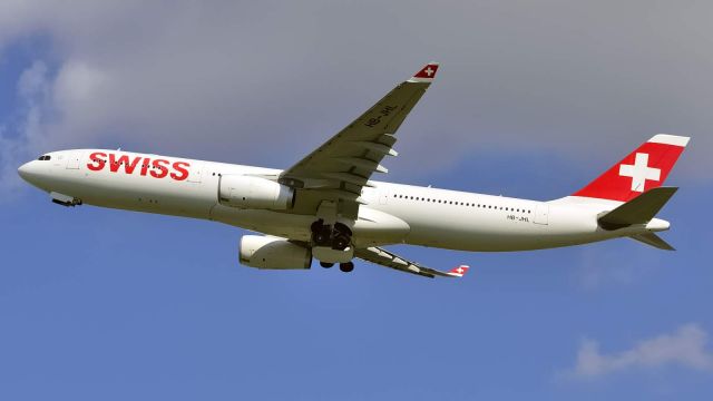 Airbus A330-300 (HB-JHL)