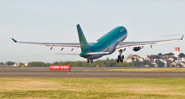 Airbus A330-200 (EI-DAA) - Runway 9 launch !