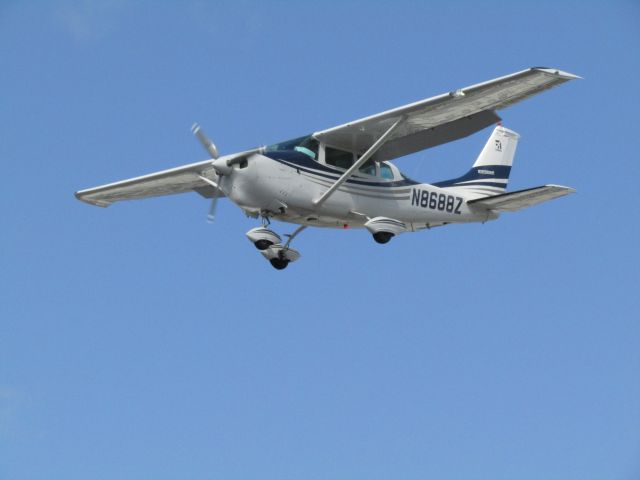 Cessna 206 Stationair (N8688Z) - Landing RWY 24