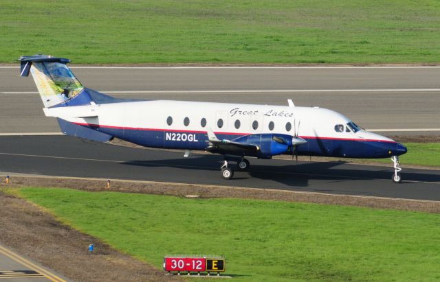 N220GL — - GLA flight 1571 exits runway three-zero at Merced Regional Airport (KMCE)