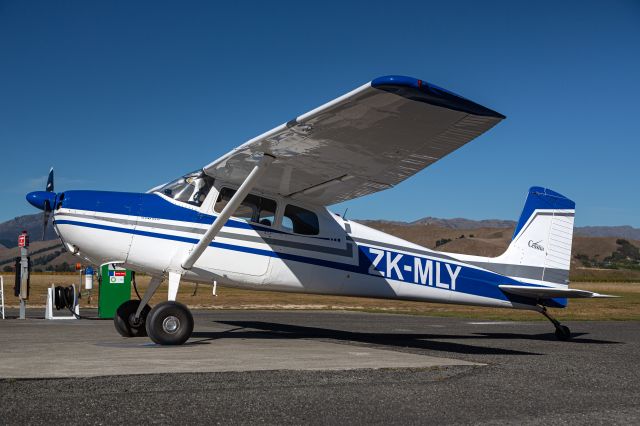 Cessna Skyhawk (ZK-MLY)