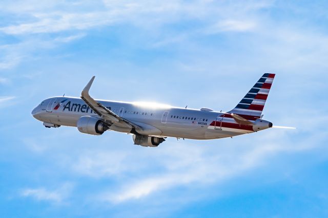 Airbus A321neo (N433AN) - American Airlines A321 neo taking off from PHX on 11/28/22. Taken with a Canon 850D and Tamron 70-200 G2 lens.