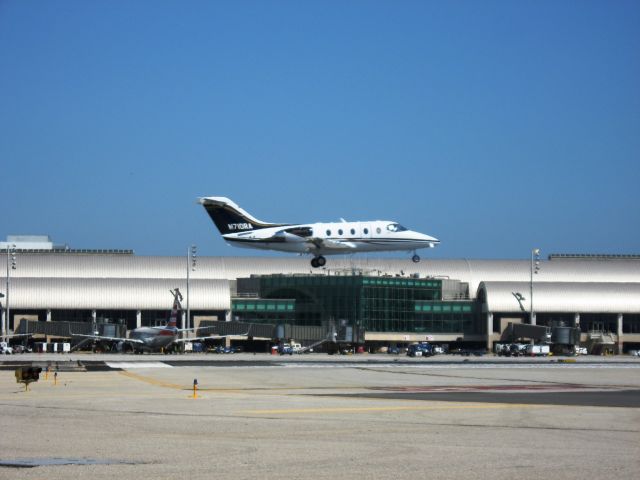 Beechcraft Beechjet (N710RA) - Landing on RWY 19R