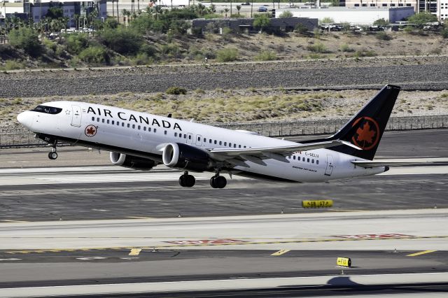 Boeing 737 MAX 8 (C-GELU)