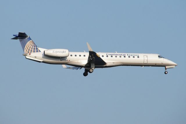 Embraer EMB-145XR (N11184)