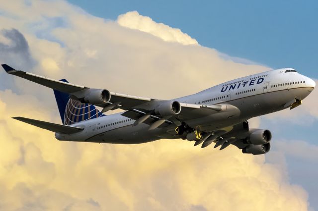 Boeing 747-400 (N199UA) - 10 minutes before thunderstorm