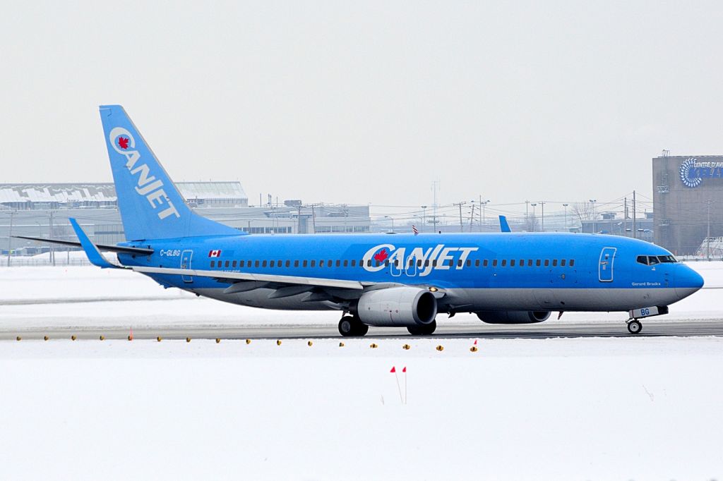 Boeing 737-800 (C-GLBG)
