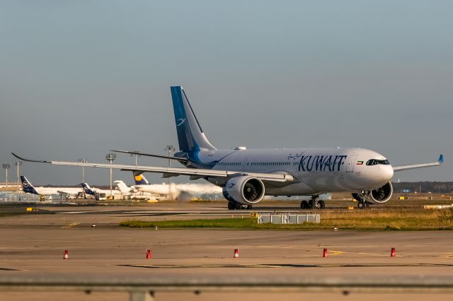 Airbus A330-800 (9K-API)