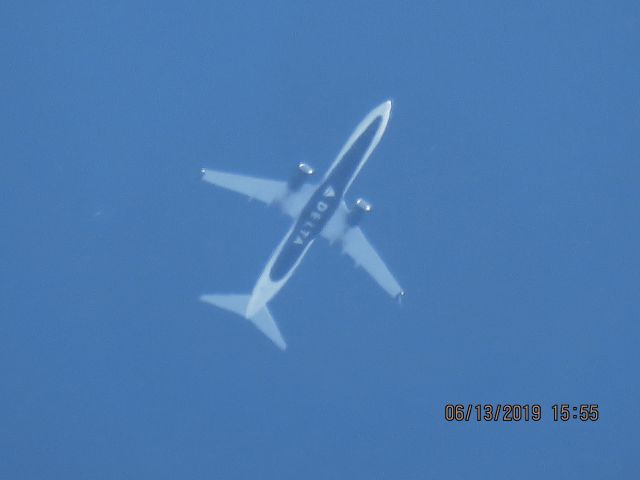 Boeing 737-900 (N921DU)