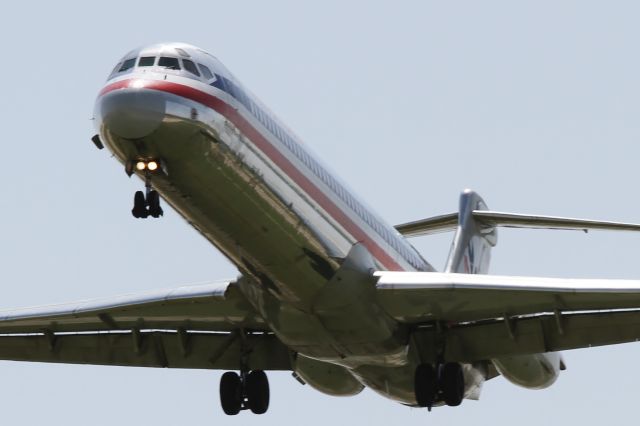 McDonnell Douglas MD-80 —