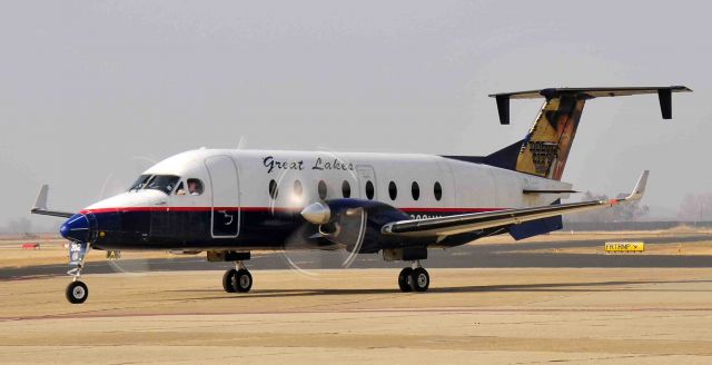 Beechcraft 1900 (N202GL) - Departing the Merced Terminal, next stop, Visalia.