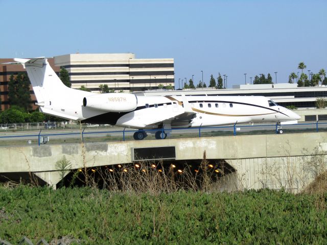 Embraer Legacy 600/650 (N8587H) - Taxiing to RWY 30