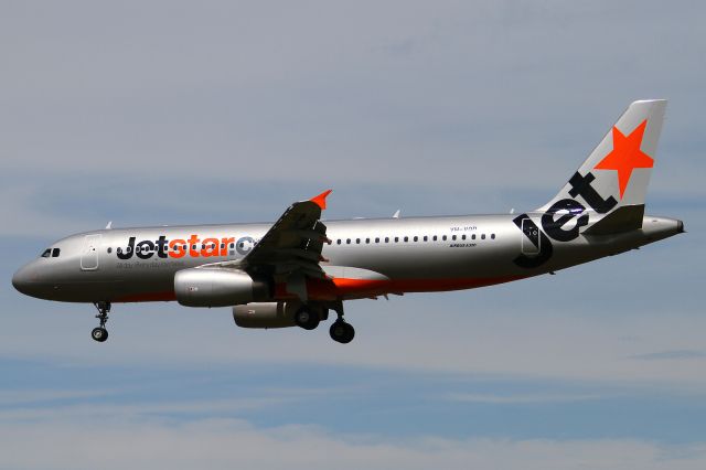 Airbus A320 (VH-VQD)