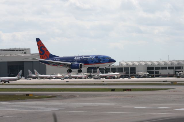 Boeing 737-700 (N712SY)