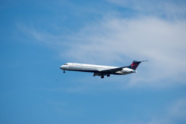 McDonnell Douglas MD-88 (N941DL) - Flight DAL1494