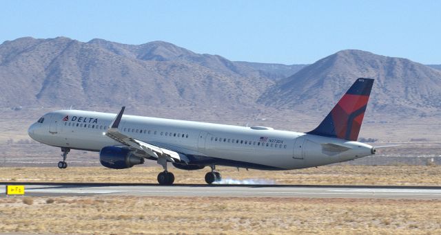 Airbus A321 (N373DX)