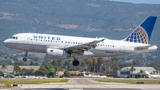 Airbus A319 (N806UA)